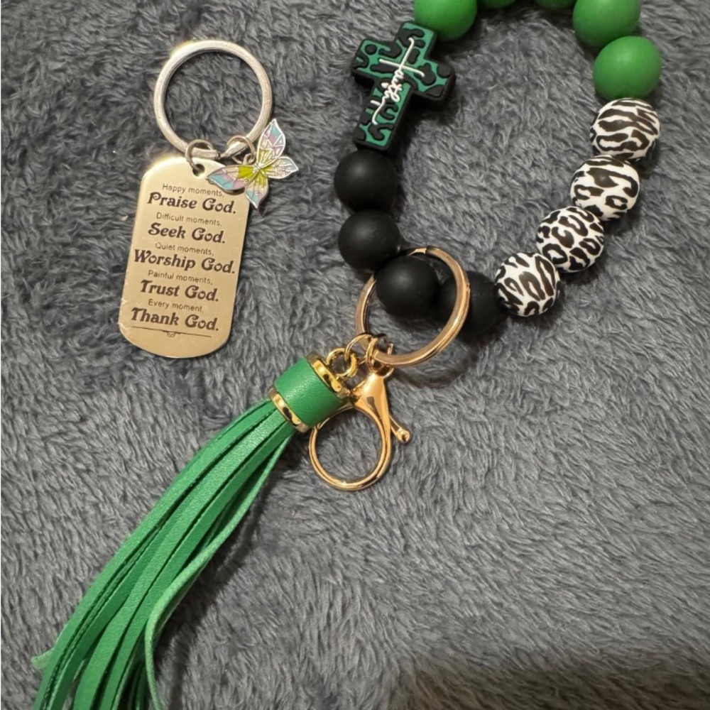 NEW WOMENS GREEN JESUS KEYCHAIN